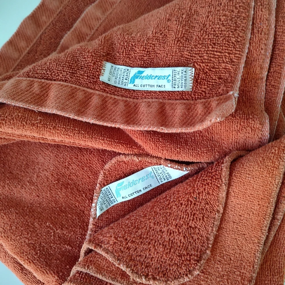 Fieldcrest Vintage 1970s, 1980s Burnt Orange Bath Towel And Wash Cloth Set USA